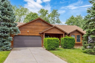 1101 Claycrest Dr, Saint Charles, MO 63304