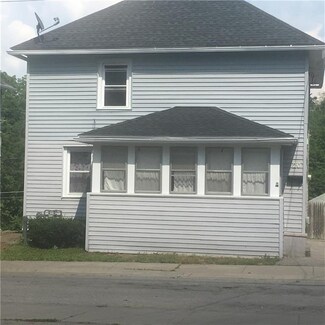 20 Pleasant St, Le Roy, NY 14482
