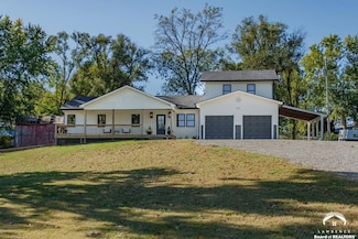 621 Monroe St, Oskaloosa, KS 66066