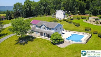 7725 Harbor Ct, Slatington, PA 18080