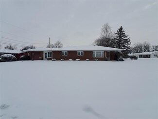 6 Crestwood Dr, Winchester, IN 47394