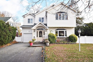 2 Aster Dr, New Hyde Park, NY 11040