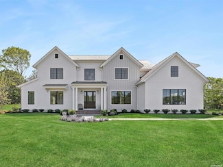4 Margareta Ct, Westhampton Beach, NY 11978