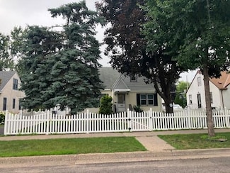 1421 MacKubin St, Saint Paul, MN 55117