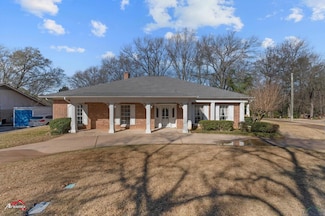 2001 Warwick Cir W, Longview, TX 75601