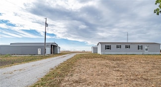 9517 E County Road 900n, Mattoon, IL 61938