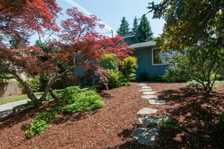 739 N 199th St, Shoreline, WA 98133