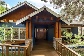 3050 NW Colonial Dr, Bend, OR 97701