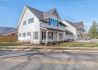 11 Riemar Ln, Waynesville, NC 28786