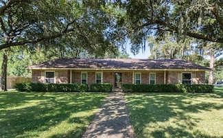 2004 Sleepy Hollow Dr, Pearland, TX 77581