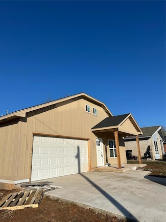 310 S Dallas Ave, Moore, OK 73160