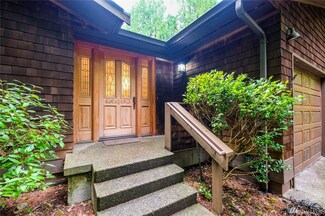 30 Mainsail Ln, Port Ludlow, WA 98365