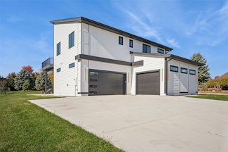 16538 Boston Pkwy, Clive, IA 50325