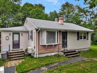 132 Howe St, Auburn, ME 04210