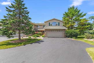 720 Stoney Creek Ct Unit 4, West Bend, WI 53095
