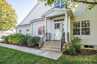 28 Meadowview Ct Unit 28, Canton, CT 06019