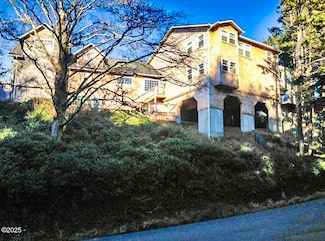 1004 SW 10th Place, Lincoln City, OR 97367