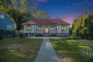 228 Brockway Ave, South Haven, MI 49090