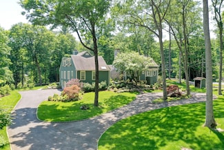 13 Huckleberry Hill Rd, New Canaan, CT 06840