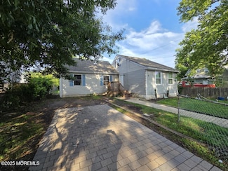 18 Braden Place, Keansburg, NJ 07734
