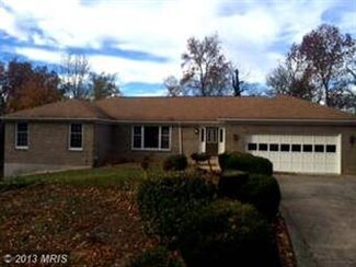 3102 Hemlock Point Ct, Triangle, VA 22172
