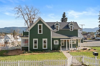 209 W 3rd St, Cle Elum, WA 98922