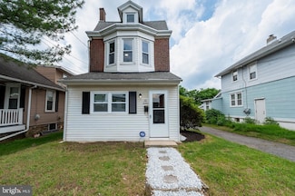 12 W Roland Rd, Brookhaven, PA 19015