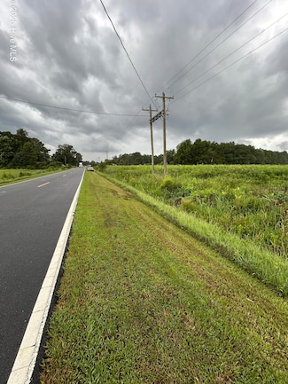 4 Hc Powers Rd, Wallace, NC 28466