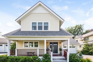 3 Blynman Cir, Manchester-By-the-sea, MA 01944