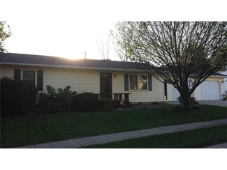 1525 North Dr, Ely, IA 52227