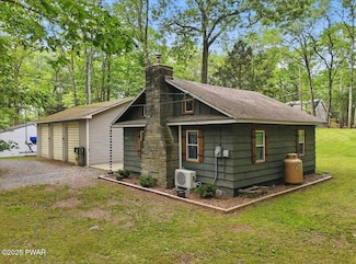 24 Holland Rd, Hawley, PA 18428