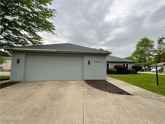 9856 W Ridgewood Dr, Parma Heights, OH 44130