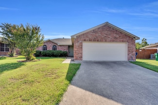 131 Logan Ln, Waxahachie, TX 75165