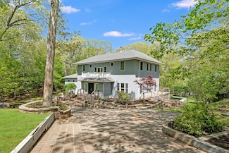 4 Bayview Ave, Hampton Bays, NY 11946