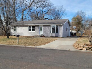 1631 S Benton Ave, Marshall, MO 65340