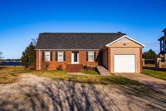 59 Beach Rd, Chocowinity, NC 27817