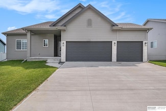 11120 Reynolds St, Omaha, NE 68142