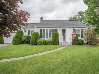 704 Sunset Dr, Lisbon, OH 44432