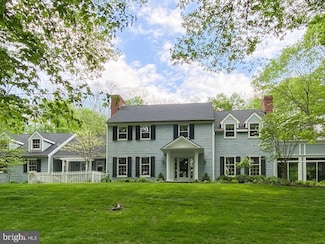 216 S Sugan Rd, New Hope, PA 18938
