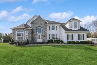 4 Clayton Ct, Shoreham, NY 11786