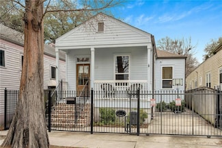8237 Apricot St, New Orleans, LA 70118