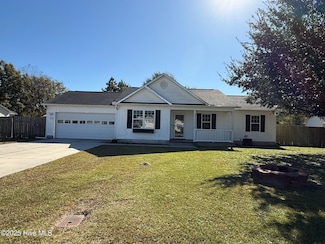 203 Angie Ct, Richlands, NC 28574