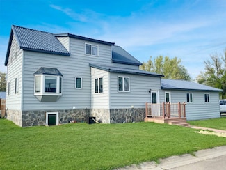 317 W 6th St, Fairview, MT 59221