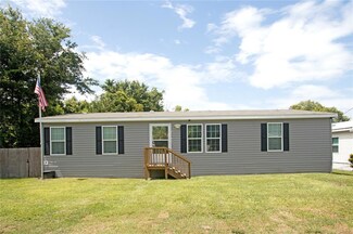 13617 Woodland Dr, Astatula, FL 34705