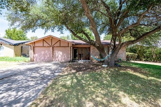 1015 Dawnview St, Arlington, TX 76014