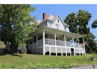 905 Roberts Run Rd, Holbrook, PA 15341