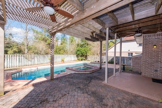 26 Clovergate Cir, Spring, TX 77382