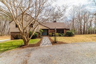 211 Oakcroft Dr, Madison Heights, VA 24572