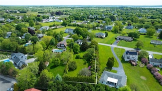 142 Honeyman Ave, Middletown, RI 02842
