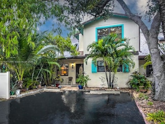 688 NE 1st St, Dania, FL 33004